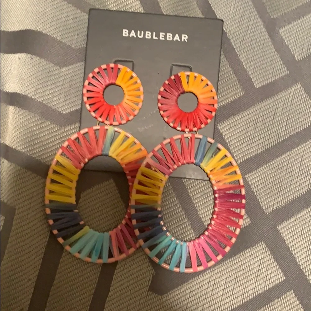 KIERA RAFFIA STATEMENT EARRINGS - Picture 3 of 3